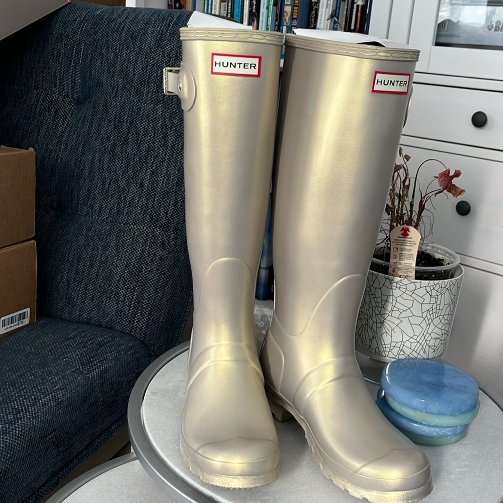 HUNTER Women’s ORIGINAL Tall Boots Nebula Pale Gold Size Multiple Sizes - Picture 2 of 4